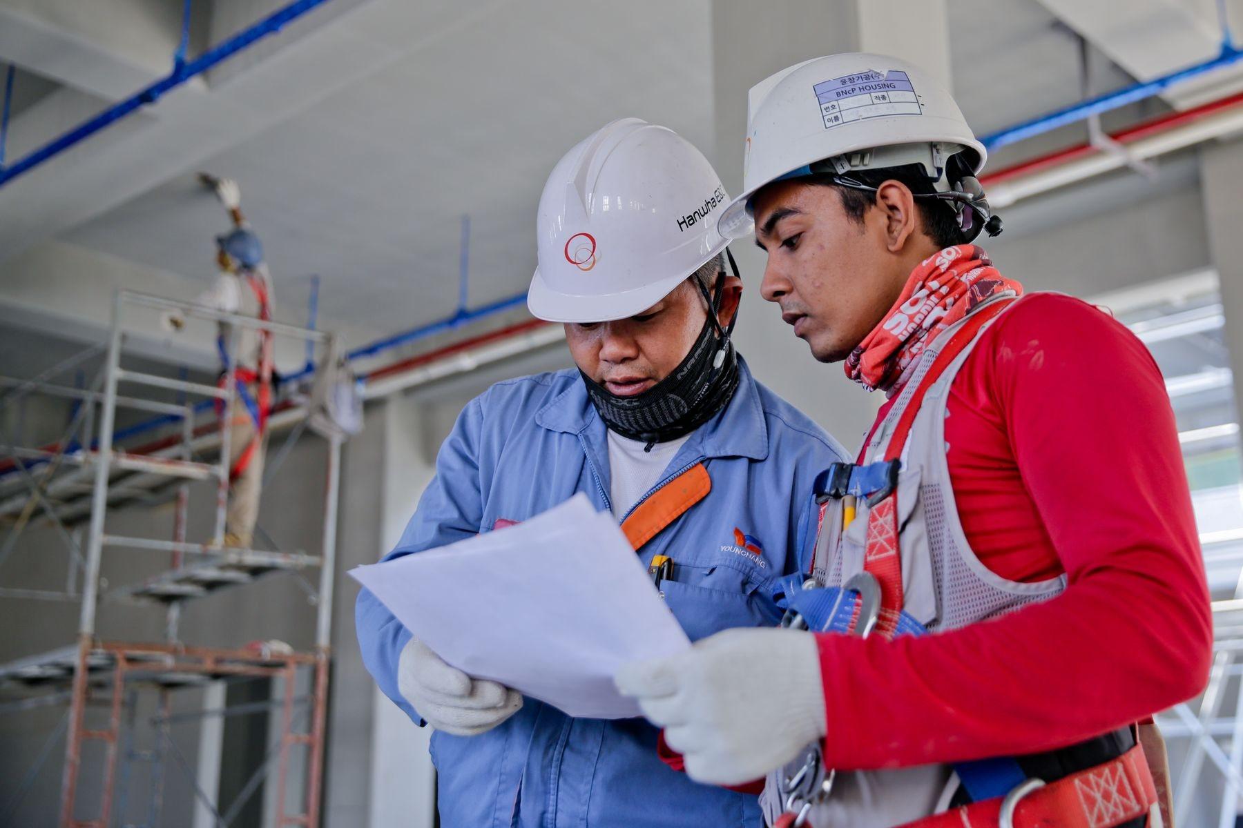 Project-scale construction requiring sequenced deliveries